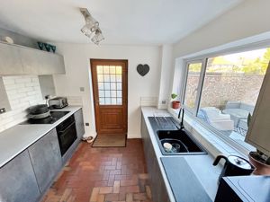 Kitchen- click for photo gallery